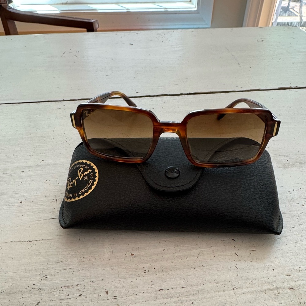Brand New Ray-Ban Tortoise Sunglasses with case